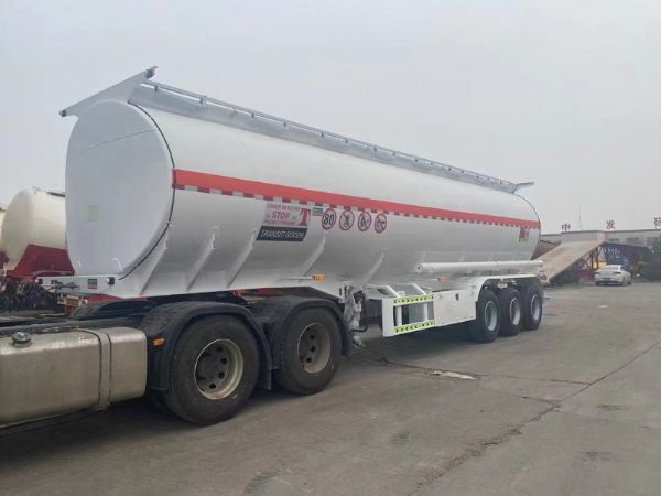 散裝水泥自卸罐車(chē)